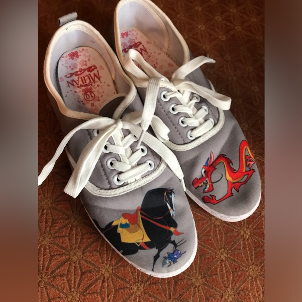 Disney’s Mulan Gray Sneakers Womens Sz 10